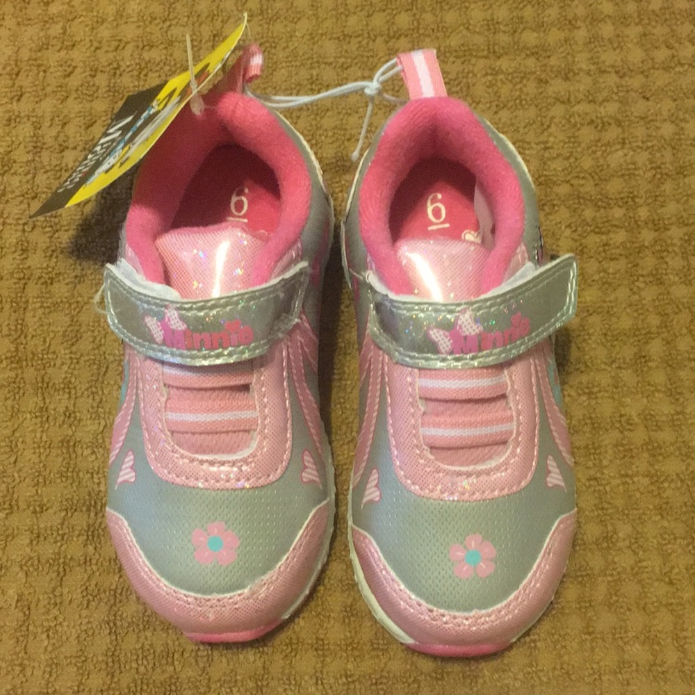 Minnie Mouse tennis shoes
